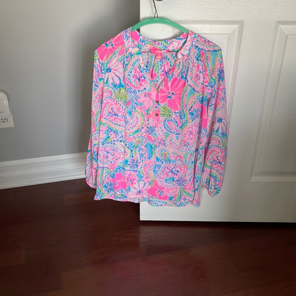 Cute blouse wore once
